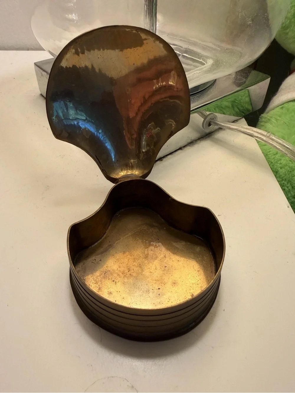 Vintage brass coastal nautical clamshell hinged lid trinket jewelry box